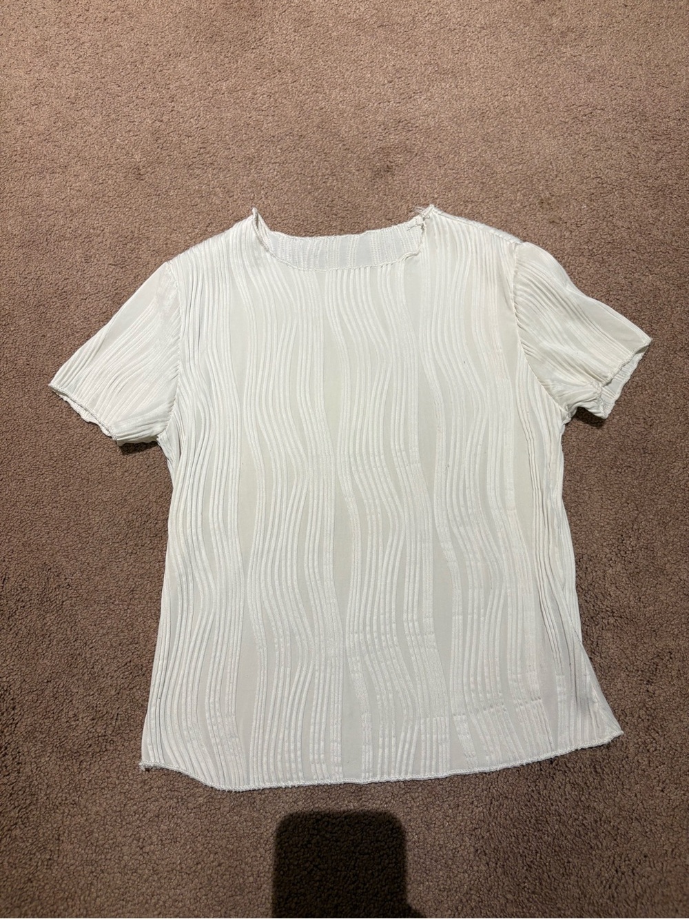 SHEIN off White Short-Sleeve Wave-Texture Tee size small